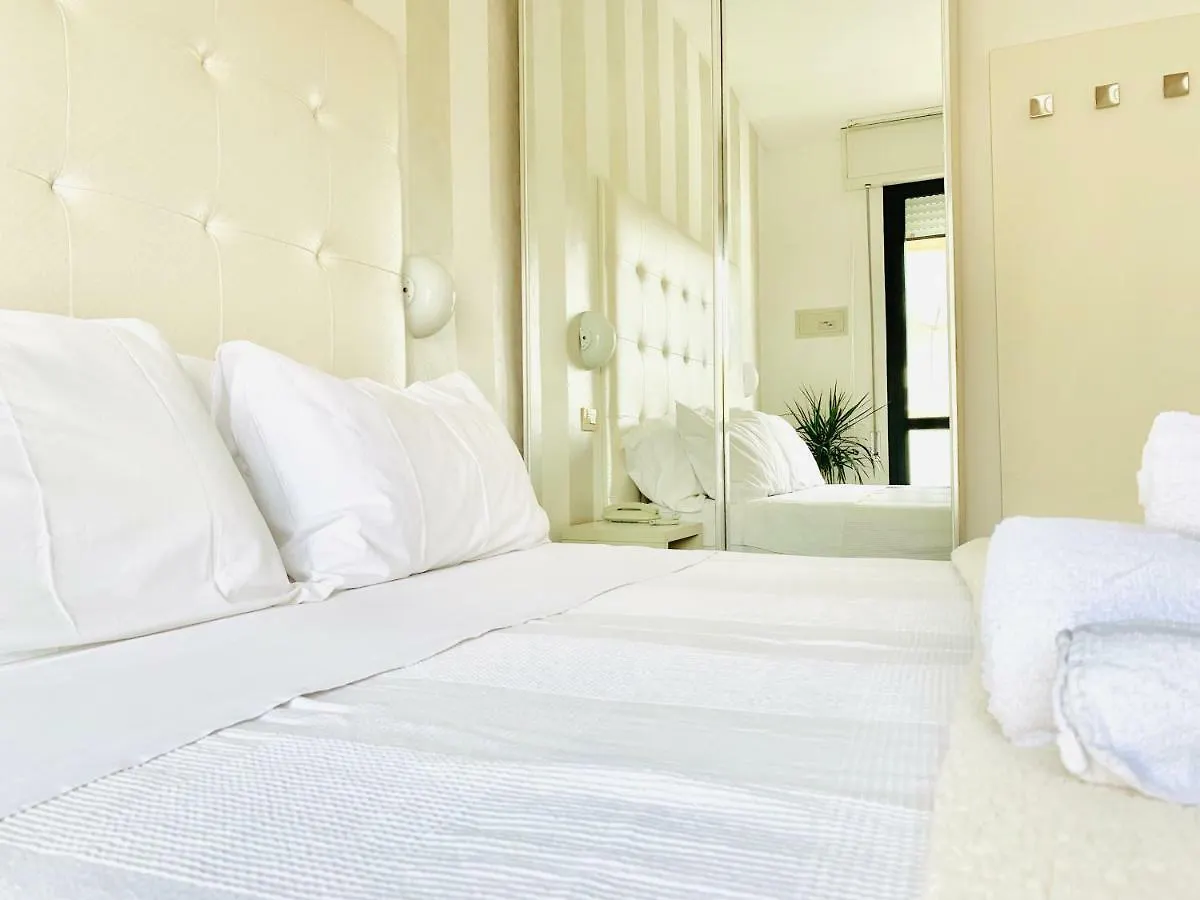Hotel Baby B&B Milano Marittima 3*,