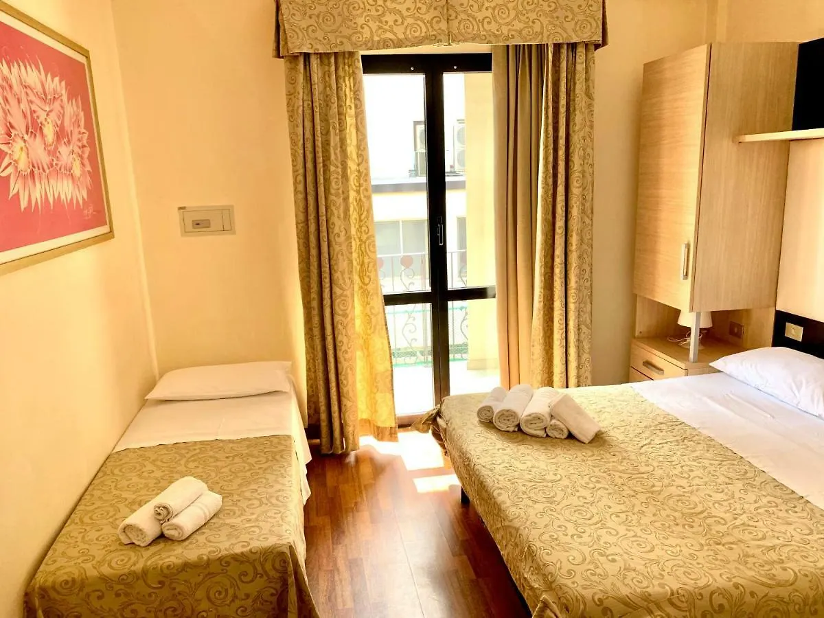 Hotel Baby B&B Milano Marittima 3*,